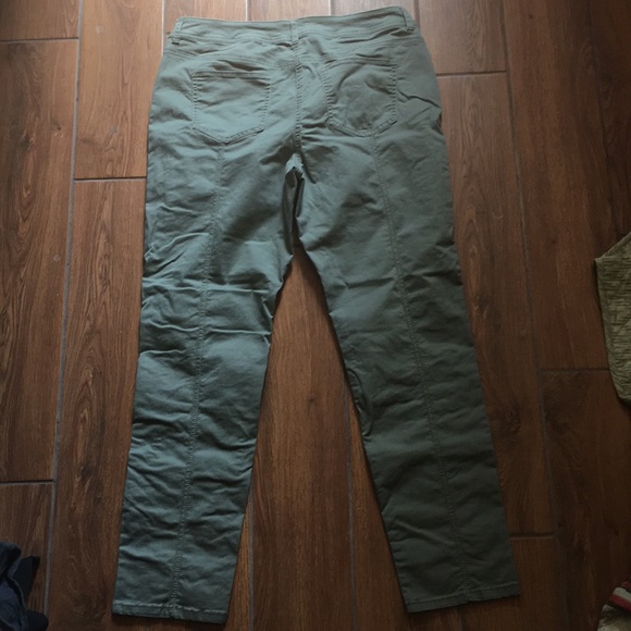 Green Chico’s army cargo pants - Picture 4 of 4